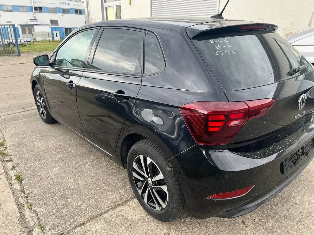 Gebraucht VW Polo Life 95 PS (69 kW) 2023 Schwarz Kleinwagen