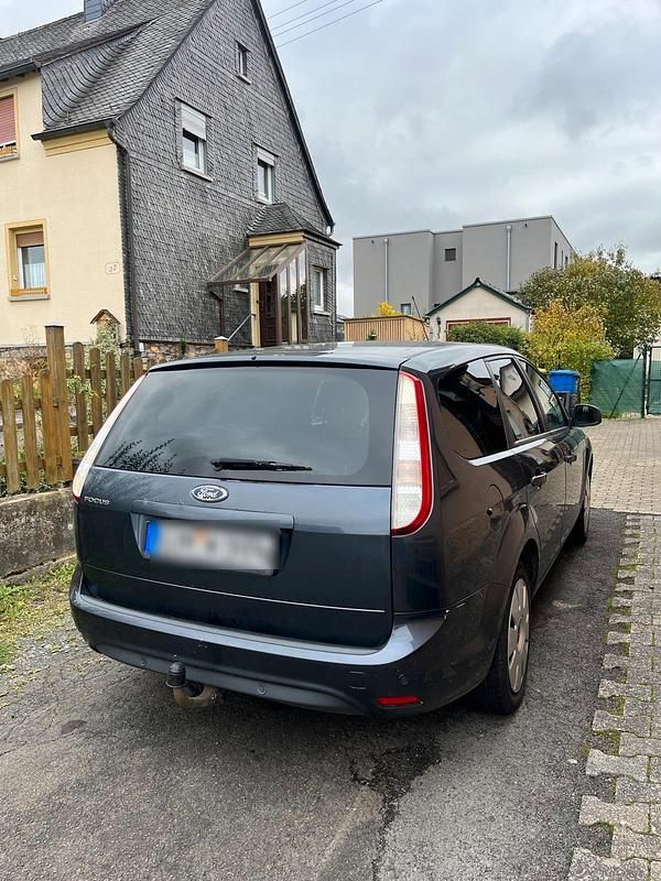 Grau Gebraucht 2009 Ford Focus Kombi | 999 € (Superpreis) - Bild 1/4