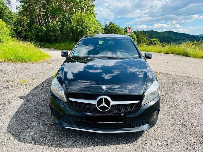 Schwarz Gebraucht 2016 Mercedes A180 Limousine | 11.900 € (Guter Preis) - Bild 1/4