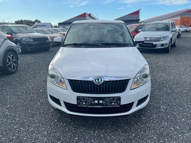 Weiß Gebraucht 2013 Skoda Fabia Family Limousine | 3.500 € (Fairer Preis) - Bild 1/4