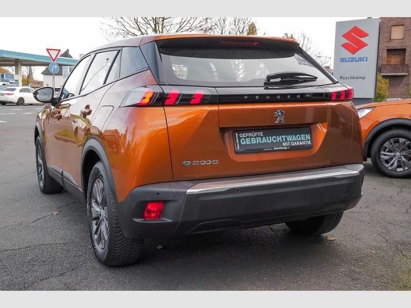 Gebraucht Peugeot e-2008 Active 100 kW (136 PS) 2021 Orange SUV