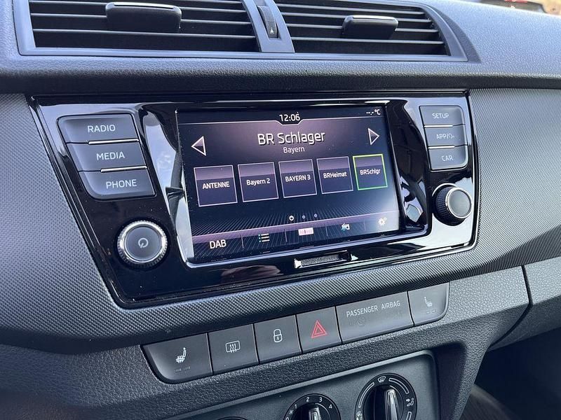 Gebraucht Skoda Fabia Ambition 95 PS (69 kW) 2023 Reflexsilber metallic Kleinwagen