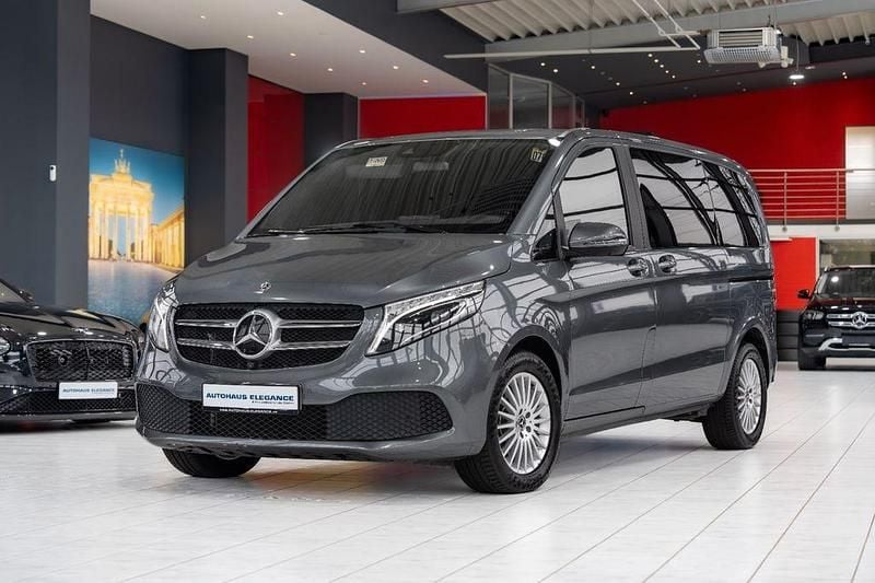 Lackfarbe selenitgrau metallic Gebraucht 2020 Mercedes V300 Sport Van / Kleinbus | 42.980 € (Superpreis) - Bild 1/4