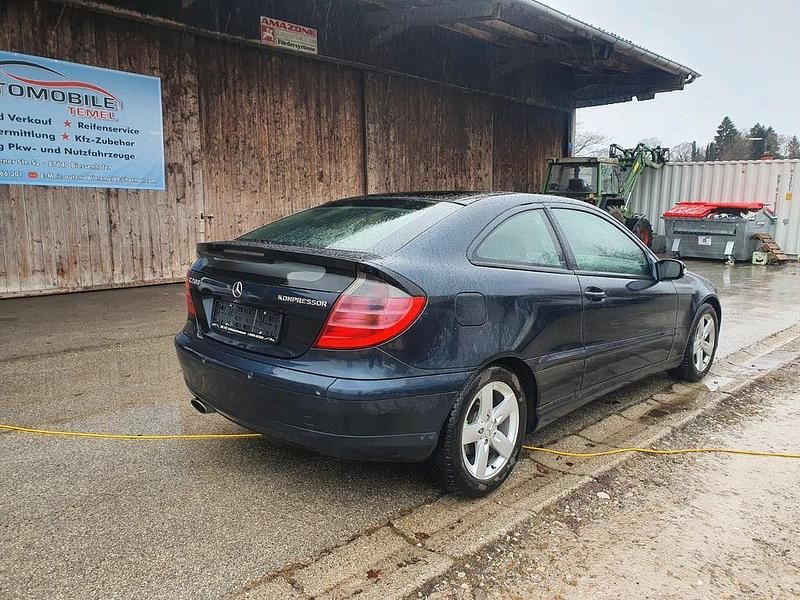Second-hand Mercedes C200 163 CP (119 kW) 2003 Albastru Coupe