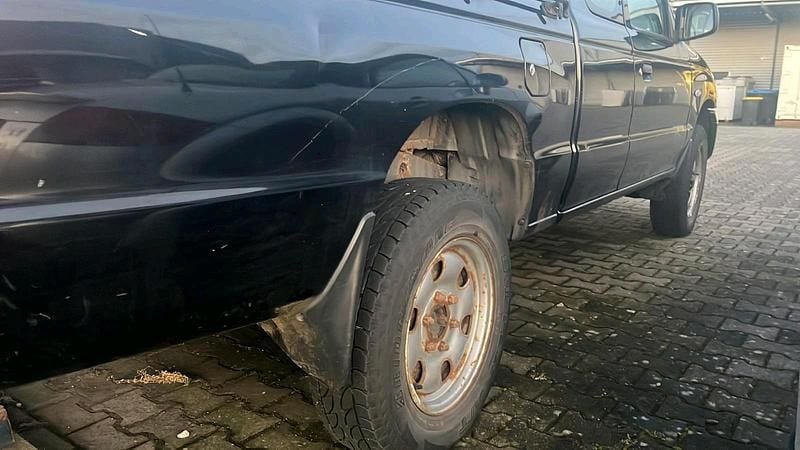 Gebraucht Mazda B Series 116 PS (85 kW) 2005 Schwarz Pickup