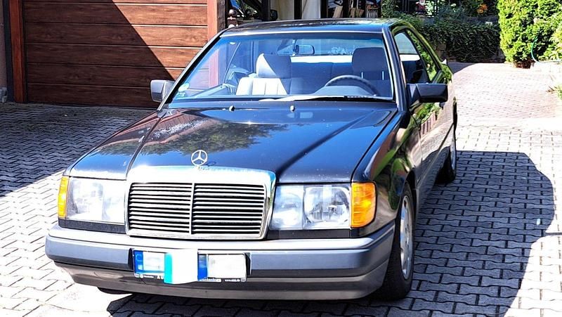 Schwarz Gebraucht 1989 Mercedes 230 Coupé | 4.950 € - Bild 1/4