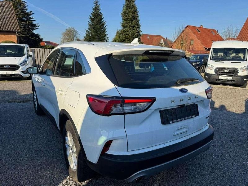 Gebraucht Ford Kuga Titanium 152 PS (111 kW) 2022 Frostweiß SUV