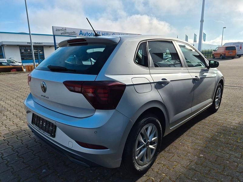 Używany VW Polo 80 KM (58 kW) 2022 Srebrny Hatchback