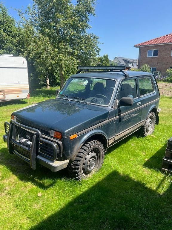 Schwarz Gebraucht 2014 Lada Taiga SUV | 5.999 € (Superpreis) - Bild 1/4
