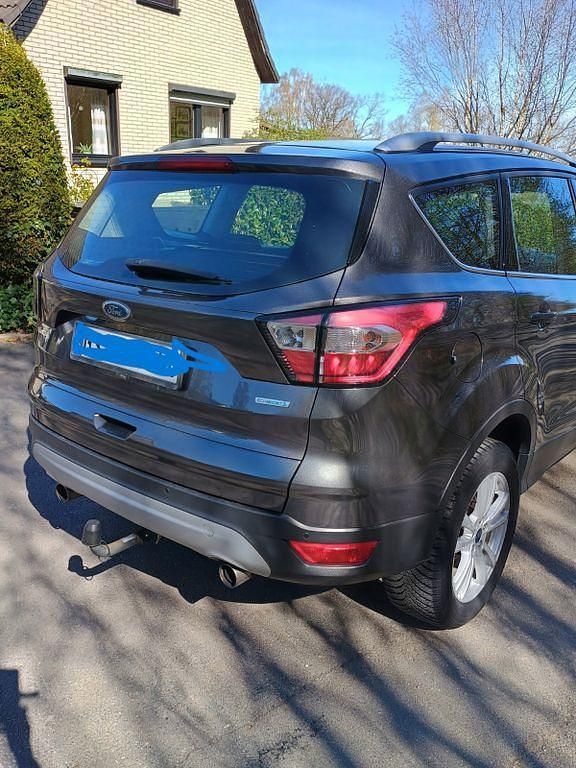 Gebraucht Ford Kuga Trend 120 PS (88 kW) 2018 Grau SUV