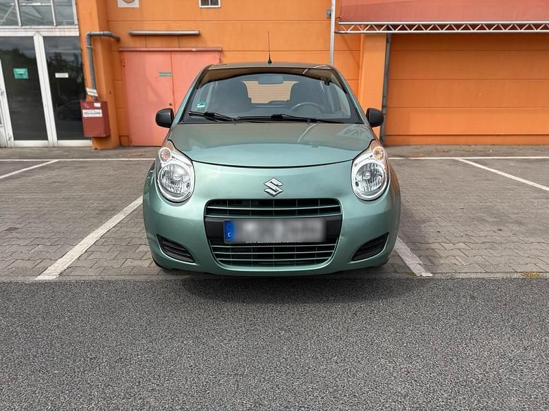 Grün Gebraucht 2010 Suzuki Alto Kleinwagen | 1.999 € (Fairer Preis) - Bild 1/4