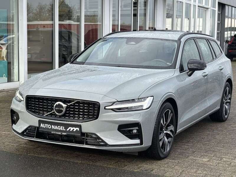Gebraucht Volvo V60 Plus 197 PS (144 kW) 2024 Vapour grey / metallic Kombi