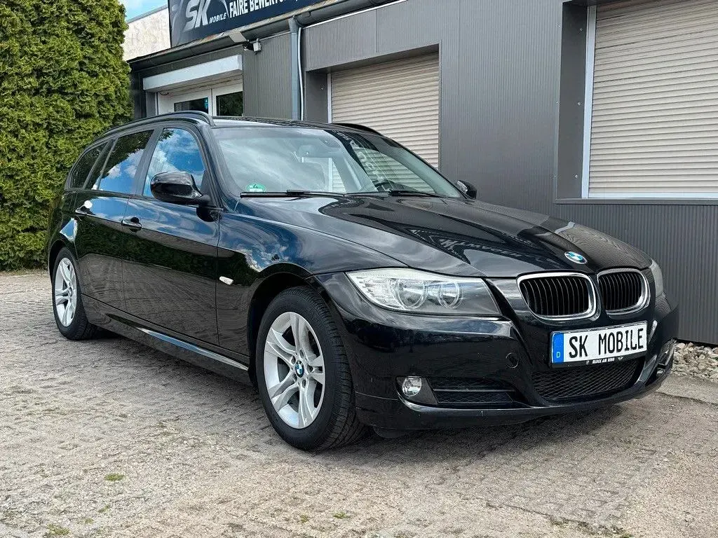 Gebraucht BMW 318 Comfort Edition 143 PS (105 kW) 2011 Schwarz Kombi