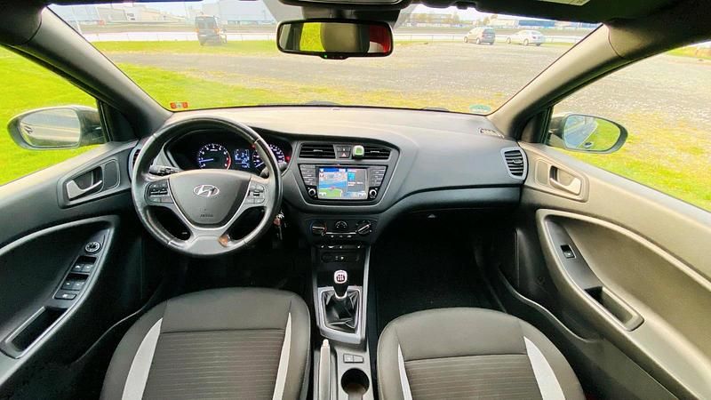 Gebraucht Hyundai i20 YES! 84 PS (61 kW) 2017 Schwarz Limousine