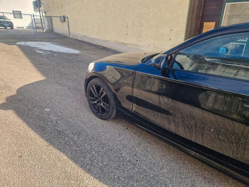 Gebraucht BMW 118 Sport Line 143 PS (105 kW) 2009 Schwarz Kleinwagen