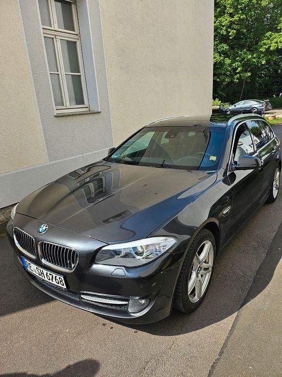 Gebraucht BMW 525 Sport Line 218 PS (160 kW) 2012 Grau Kombi