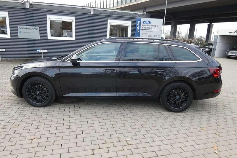 Gebraucht Skoda Superb Ambition 150 PS (110 kW) 2018 Schwarzmagic perleffekt Kombi