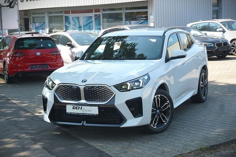 Weiß Neu 2025 BMW iX2 M Sport SUV | 43.990 € (Fairer Preis) - Bild 1/4