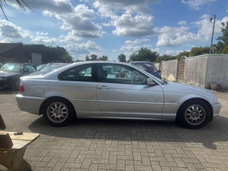 Silber Gebraucht 2002 BMW 318 Sport Line Coupé | 1.991 € (Superpreis) - Bild 1/4