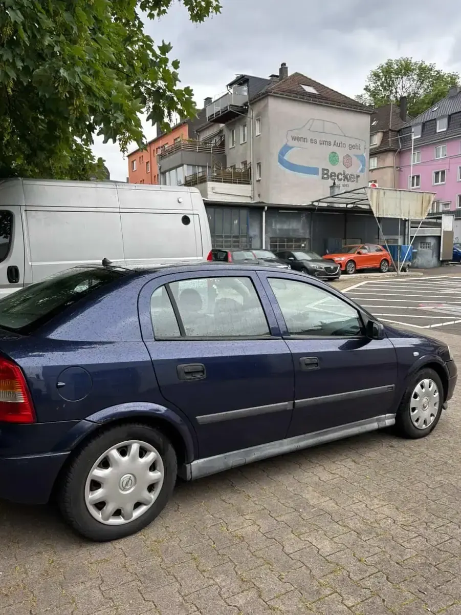 Gebraucht Opel Astra 75 PS (55 kW) 1998 Blau Limousine