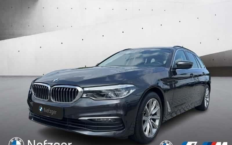 Grau Gebraucht 2020 BMW 520 Sport Line Kombi | 25.900 € (Fairer Preis) - Bild 1/4