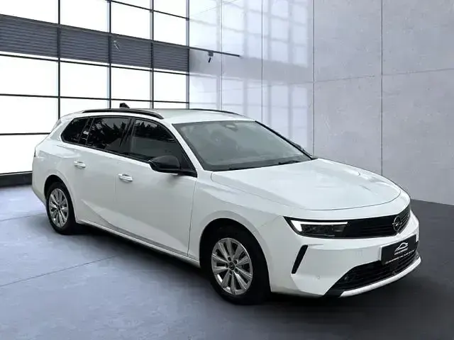 Gebraucht Opel Astra Edition 131 PS (96 kW) 2024 Weiß Kleinwagen