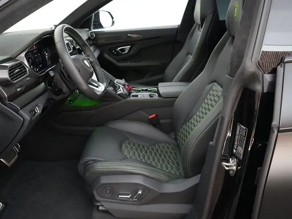 Usata Lamborghini Urus 666 CV (489 kW) 2023 Nero SUV