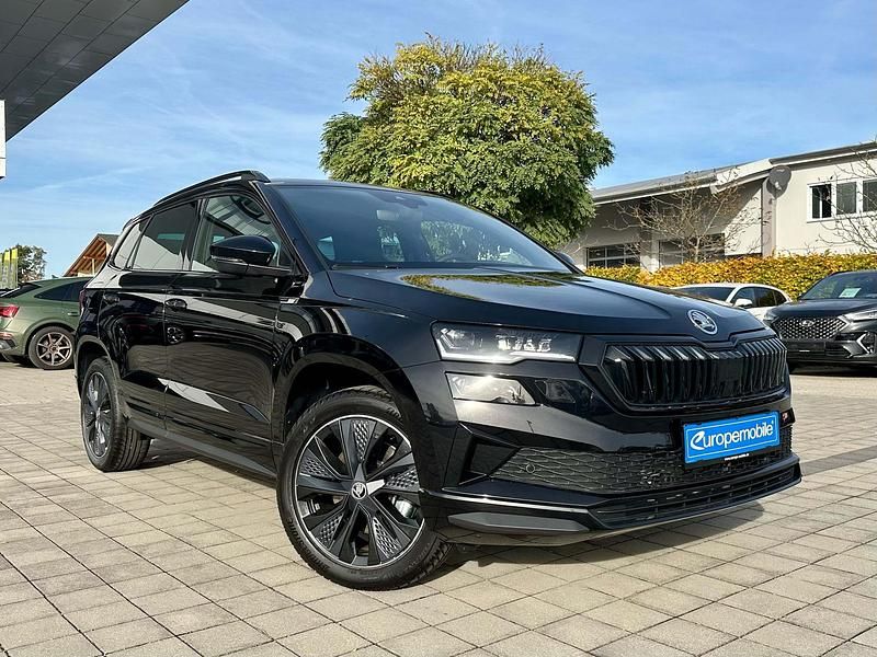 Neu Skoda Karoq SportLine 150 PS (110 kW) 2025 Blackmagic perleffekt SUV
