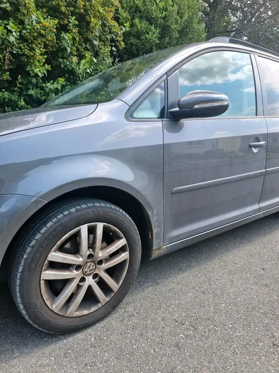 Gebraucht VW Touran 105 PS (77 kW) 2011 Grau Van / Kleinbus