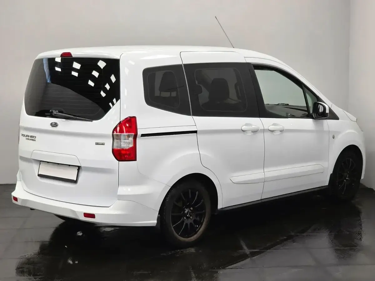Gebraucht Ford Tourneo Courier Trend 101 PS (74 kW) 2015 Weiß Van / Kleinbus
