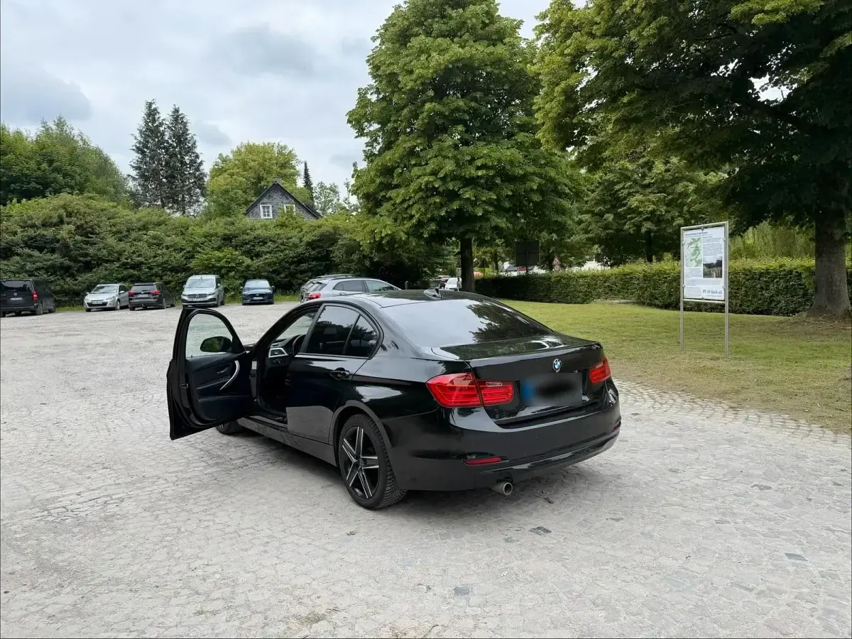 Gebraucht BMW 316 116 PS (85 kW) 2012 Schwarz Limousine