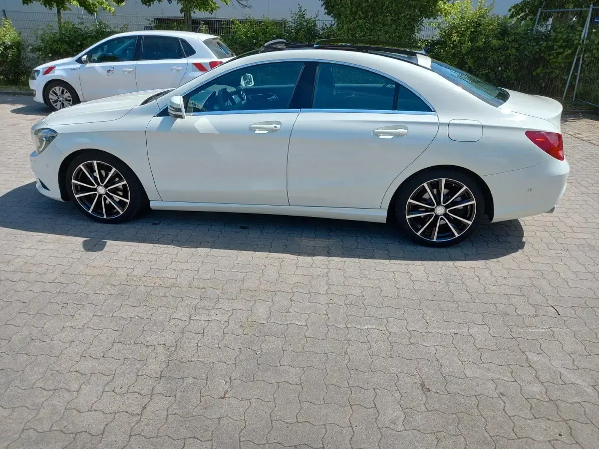 Gebraucht Mercedes CLA180 122 PS (89 kW) 2013 Weiß Limousine