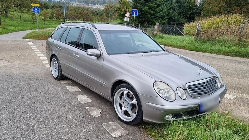 Silber Gebraucht 2003 Mercedes E320 Kombi | 5.800 € - Bild 1/4