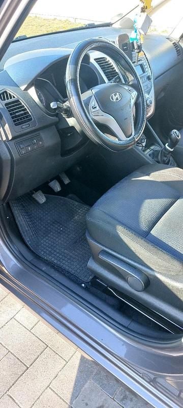 Gebraucht Hyundai ix20 90 PS (66 kW) 2014 Braun Kleinwagen