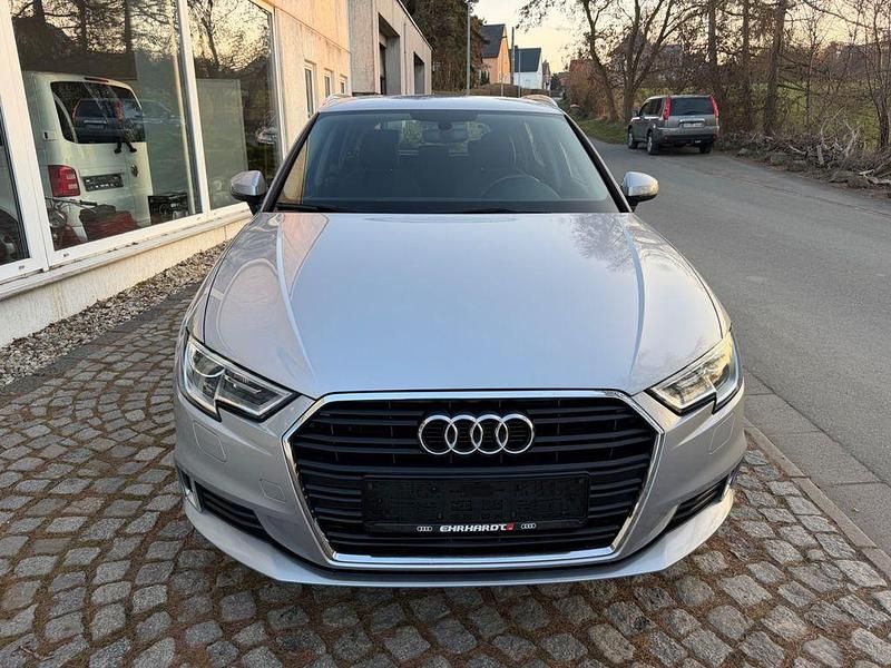 Gebraucht Audi A3 Sport 116 PS (85 kW) 2017 Silber Limousine