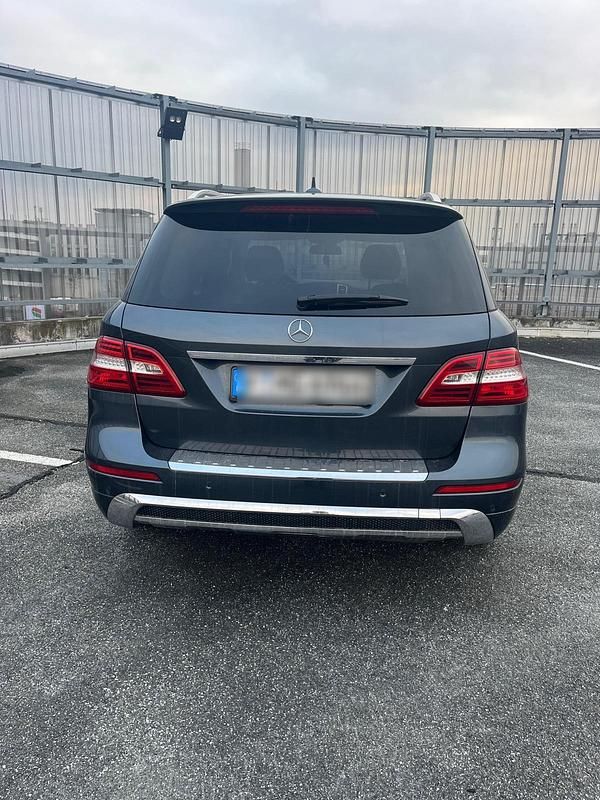 Gebraucht Mercedes ML350 258 PS (189 kW) 2012 Grau SUV