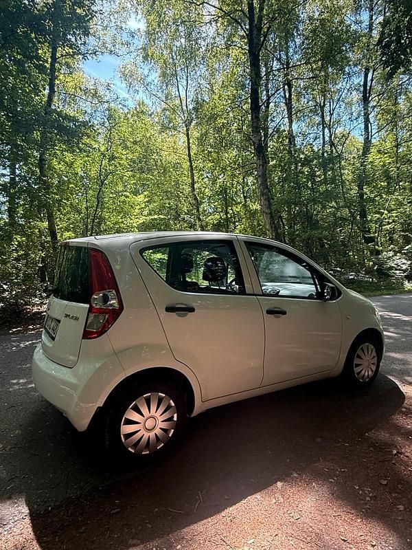 Weiß Gebraucht 2011 Suzuki Splash Kleinwagen | 3.100 € (Fairer Preis) - Bild 1/4