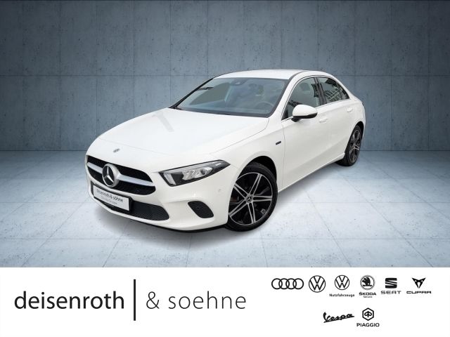 Weiss Gebraucht 2020 Mercedes A250 Progressive Limousine | 22.222 € (Superpreis) - Bild 1/4