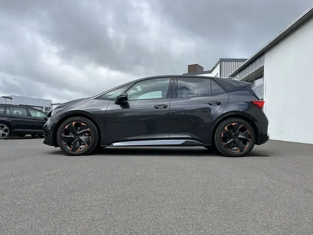 Gebraucht Cupra Born 150 kW (204 PS) 2024 Quasargrau Kleinwagen