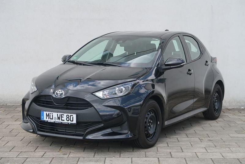 Schwarz Gebraucht 2023 Toyota Yaris Comfort Kleinwagen | 16.940 € - Bild 1/4