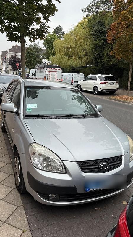 Silber Gebraucht 2007 Kia Rio Kleinwagen | 2.850 € - Bild 1/4