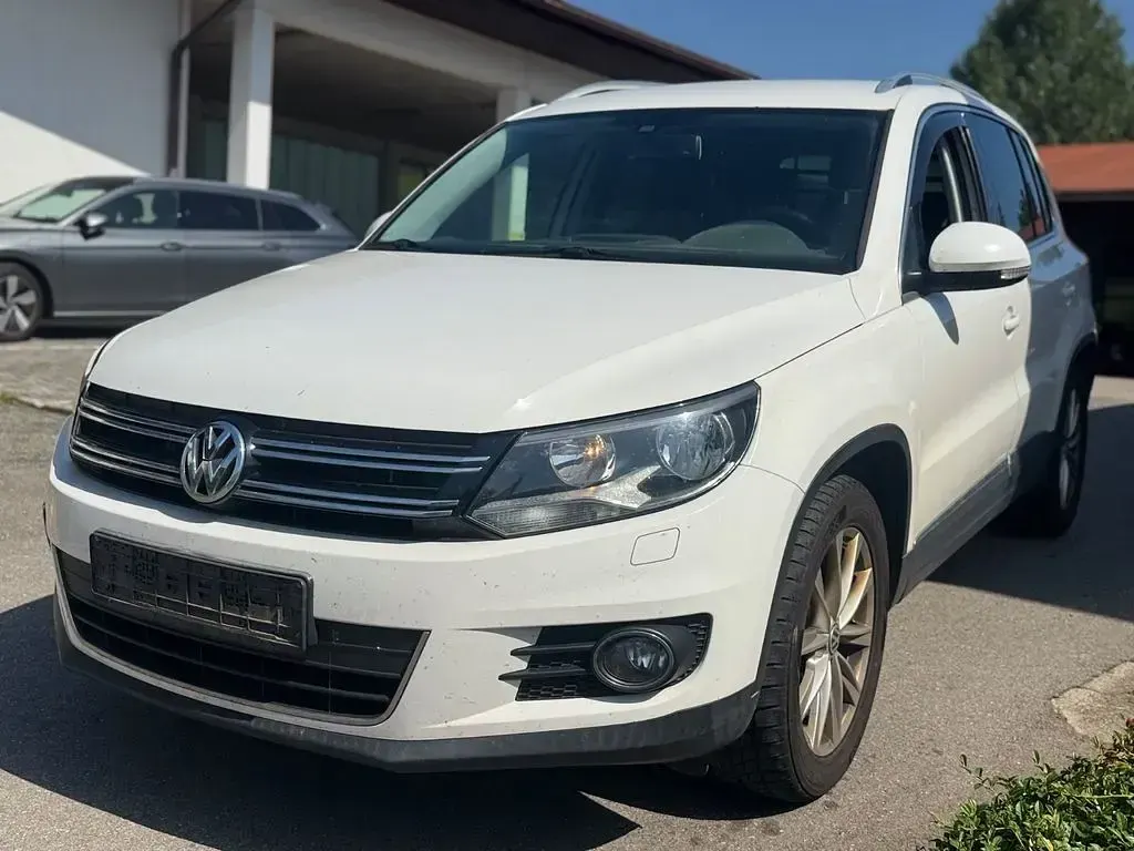Gebraucht VW Tiguan Sportline 140 PS (102 kW) 2012 Weiß SUV