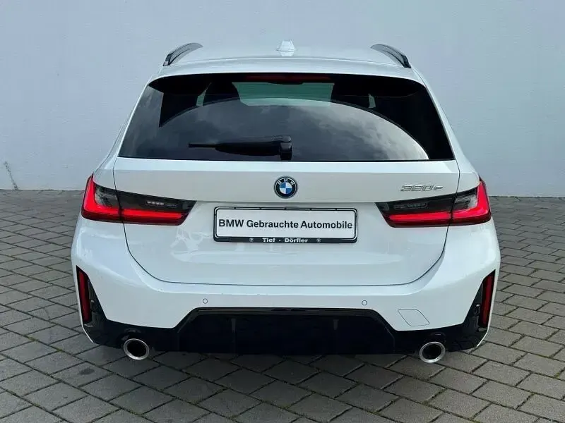 Gebraucht BMW 320e M Sport 204 PS (150 kW) 2023 Weiß Kombi