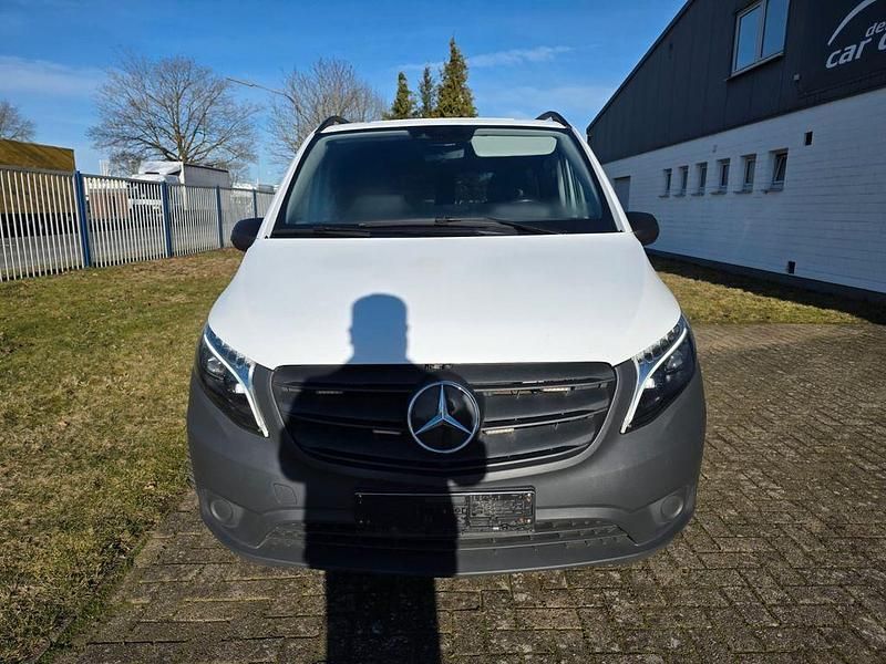 Gebraucht Mercedes Vito 163 PS (119 kW) 2023 Weiß Van