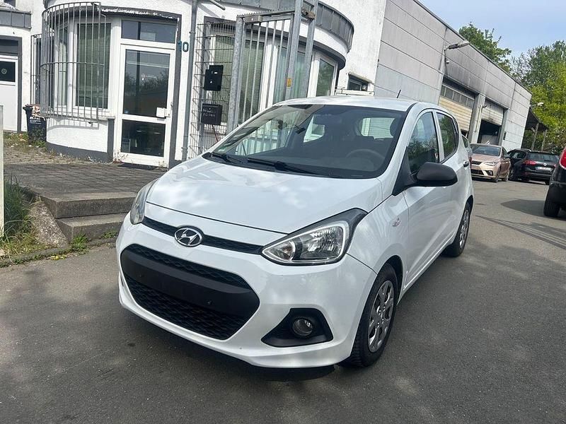 Gebraucht Hyundai i10 Classic 67 PS (49 kW) 2015 Weiß Kleinwagen