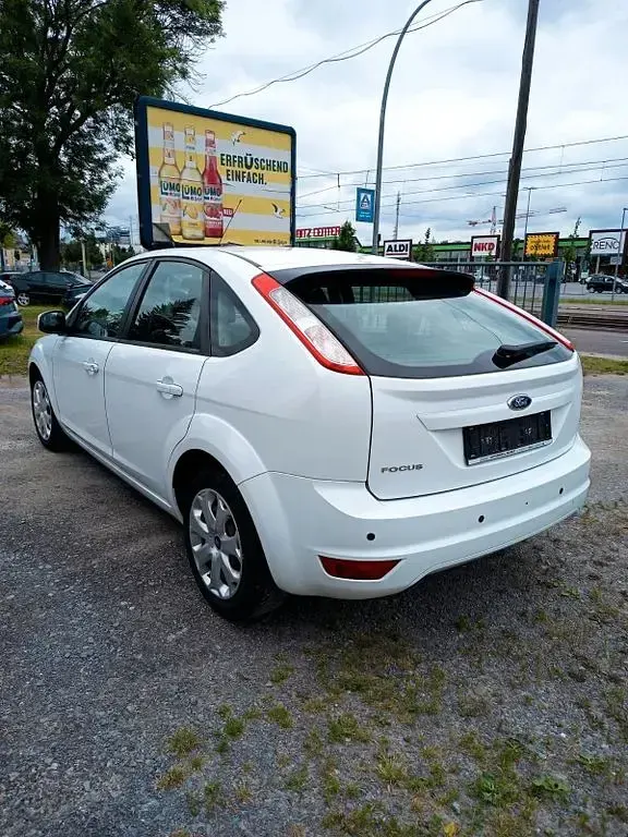 Gebraucht Ford Focus Viva 101 PS (74 kW) 2011 Weiß Limousine