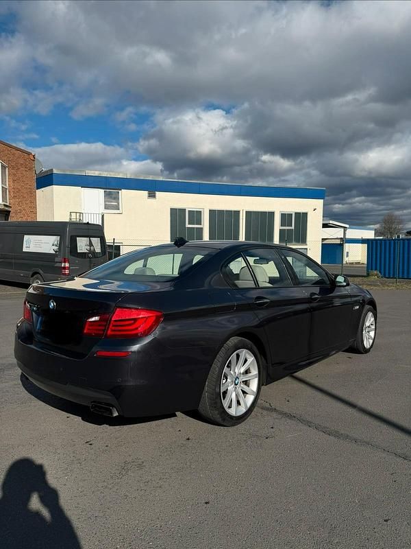 Gebraucht BMW 550 408 PS (300 kW) 2012 Grau Limousine