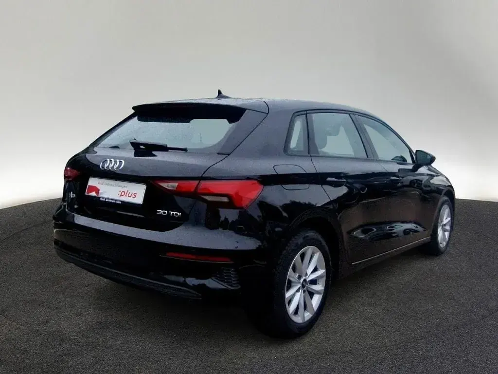 Gebraucht Audi A3 116 PS (85 kW) 2023 Mythosschwarz metallic Limousine