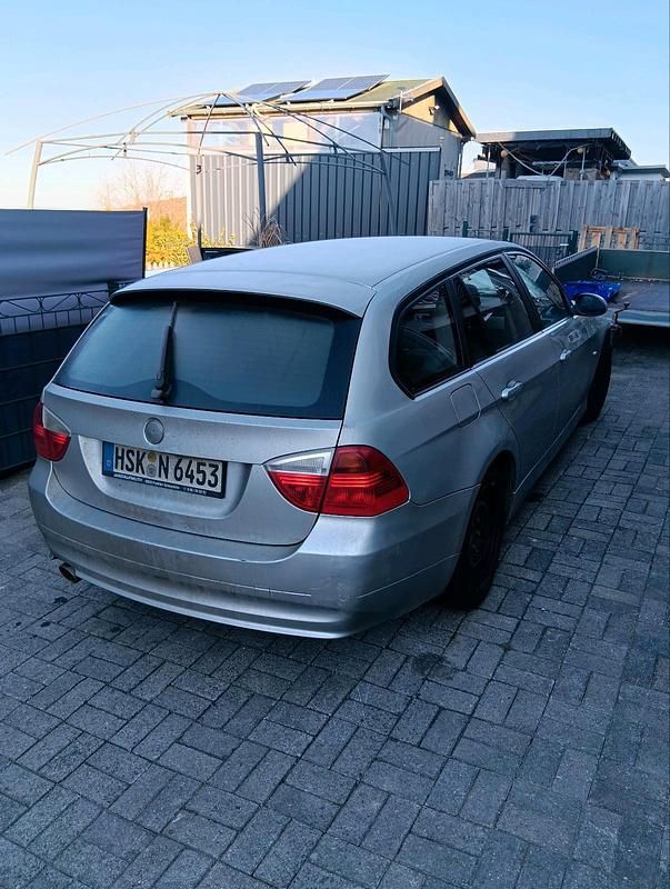 Gebraucht BMW 318 143 PS (105 kW) 2008 Silber Kombi