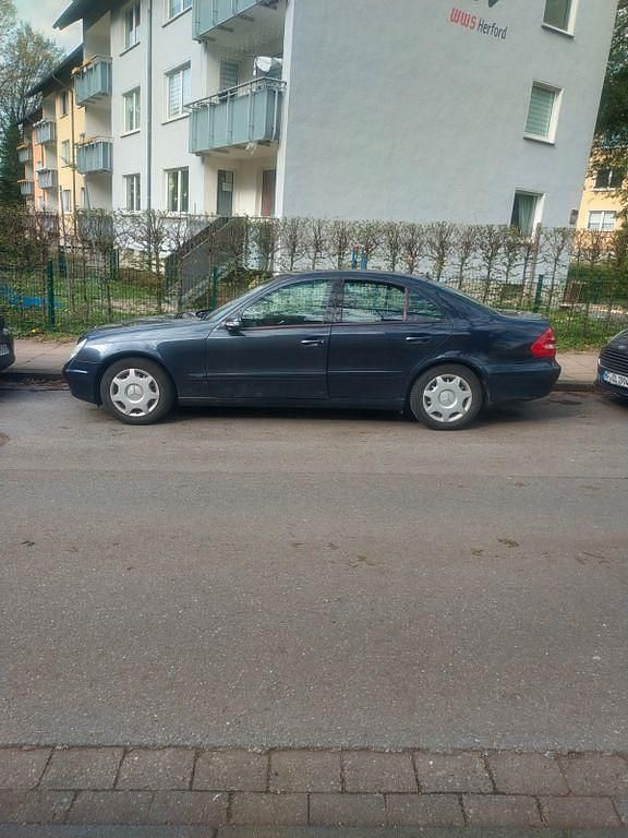 Gebraucht Mercedes E200 163 PS (119 kW) 2004 Schwarz Limousine